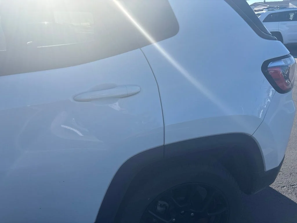 Used 2022 White Jeep Latitude image 4