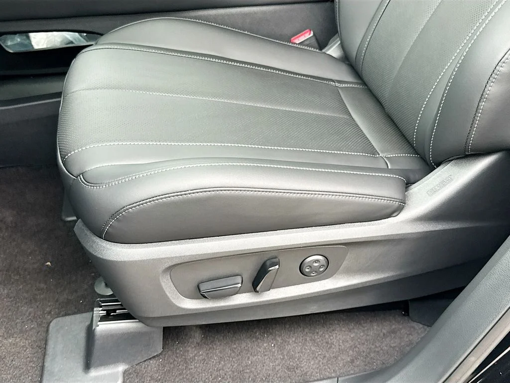 Used 2027 Black INFINITI LUXE image 21