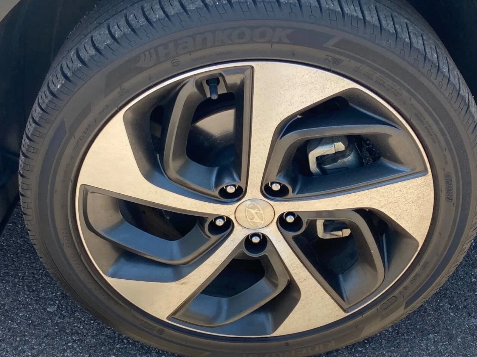 Used 2018 Molten Silver Hyundai Value image 15