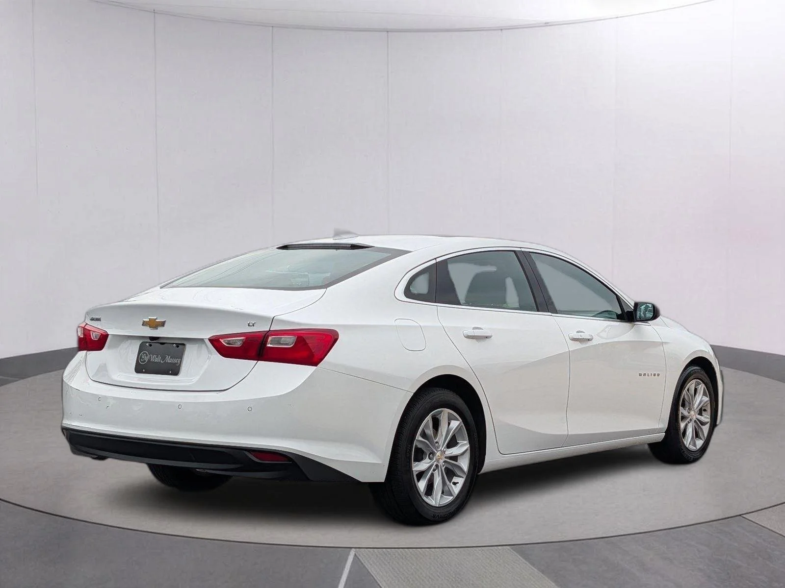 Used 2024 Summit White Chevrolet LT image 5