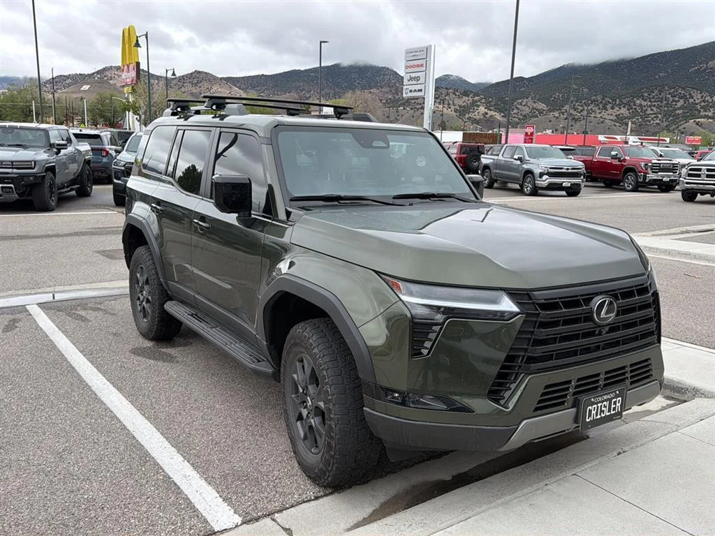Used 2025 Nori Green Pearl Lexus GX 550 Overtrail image 3