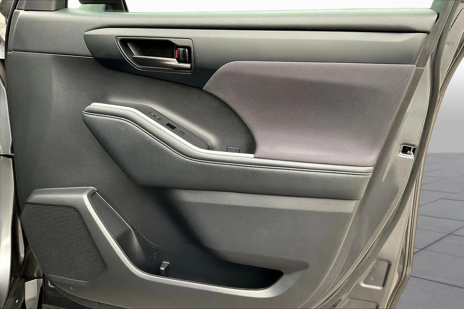 Used 2022 Magnetic Gray Metallic Toyota L image 22
