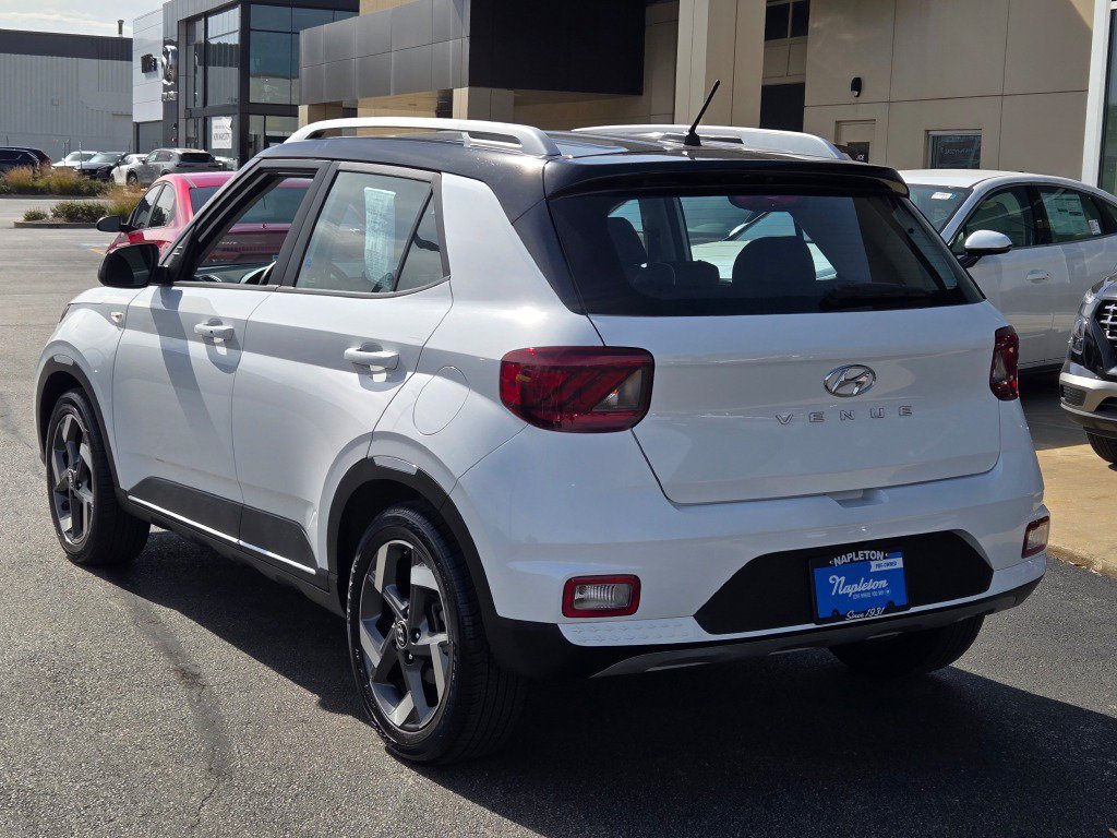 Certified Used 2023 Lunar Hyundai Limited image 12