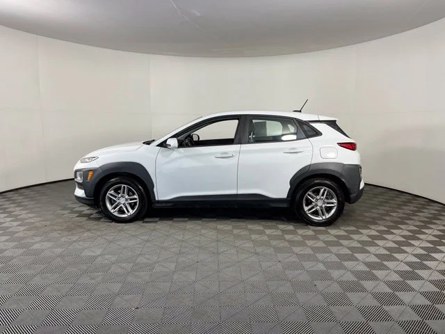 Used 2019 White Hyundai SE image 4