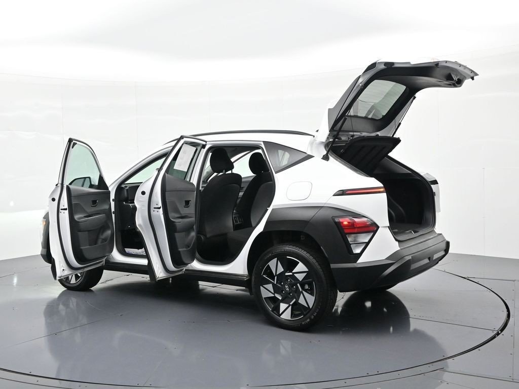 Used 2025 White Hyundai SEL AWD image 25