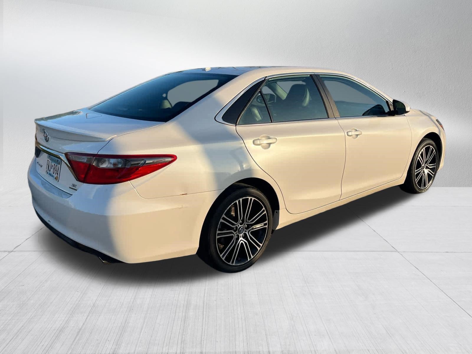 Used 2016 Blizzard Pearl Toyota SE w/Special Edition Pkg image 6