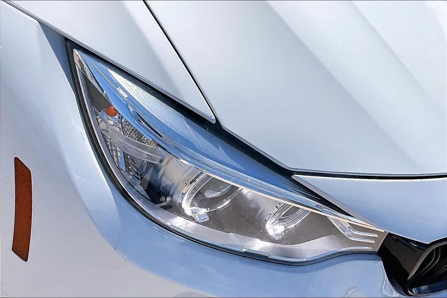 Used 2016 Alpine White BMW  image 24