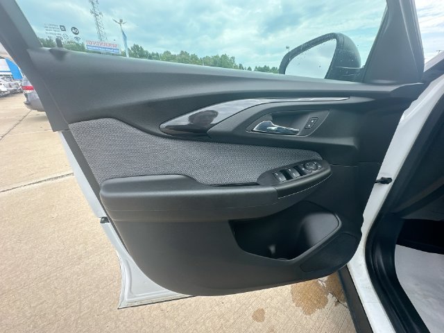 Used 2023 SUMMIT WHITE Chevrolet LS image 31