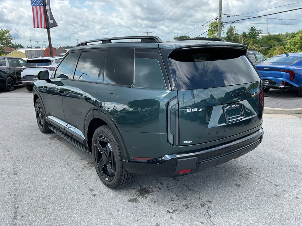 Used 2027 Black Jade Green Kia X-Line SX image 7