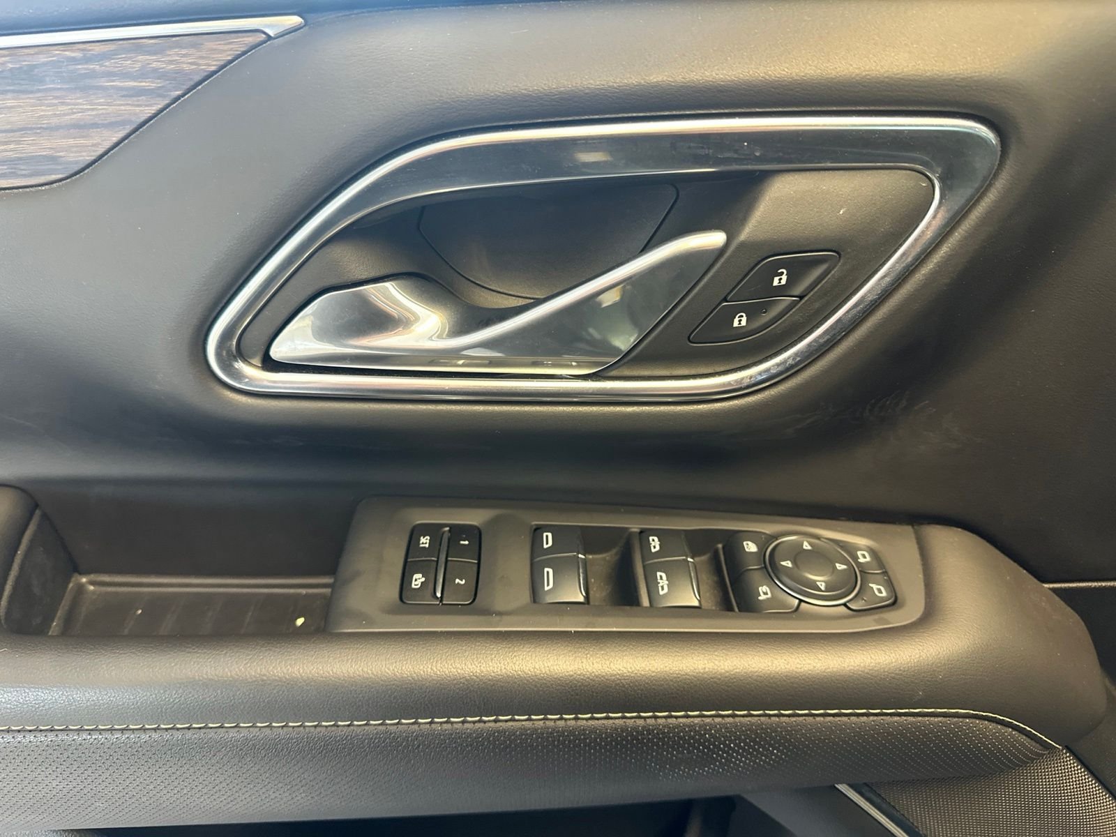 Used 2024  Chevrolet Premier image 22