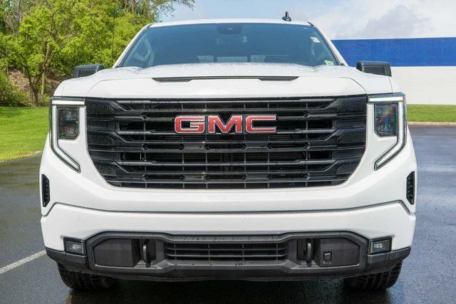 Used 2024 White GMC Elevation image 3