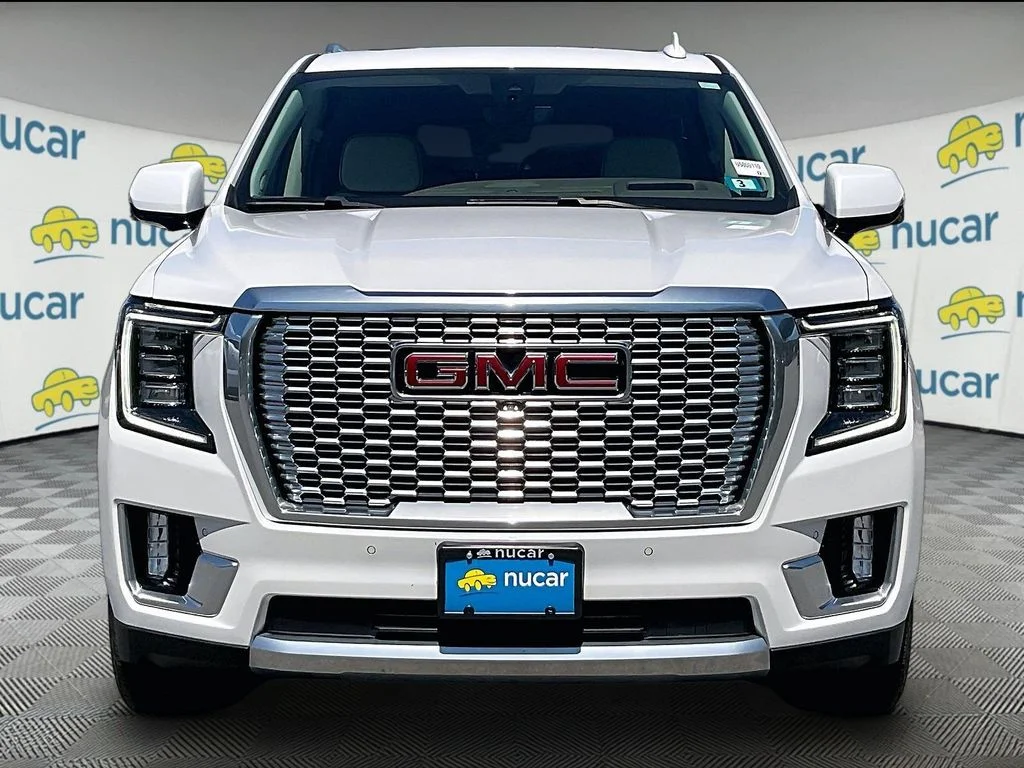 Used 2022 White Frost Tricoat GMC Denali image 2