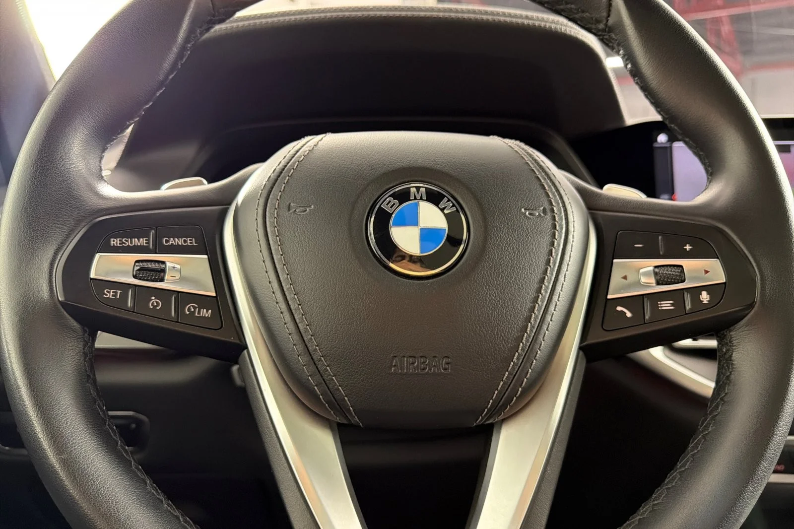 Used 2023 Alpine White BMW sDrive40i Sports Activity Vehicle image 23
