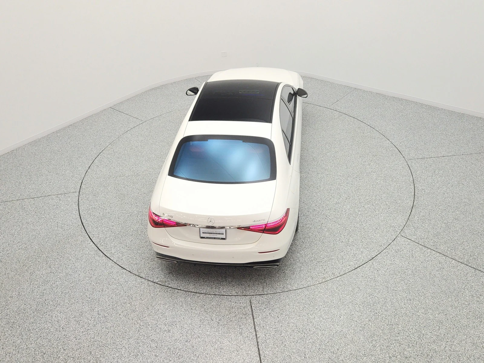 Certified Used 2023 MANUFAKTUR Diamond White Mercedes-Benz S 580 4MATIC® Sedan image 14