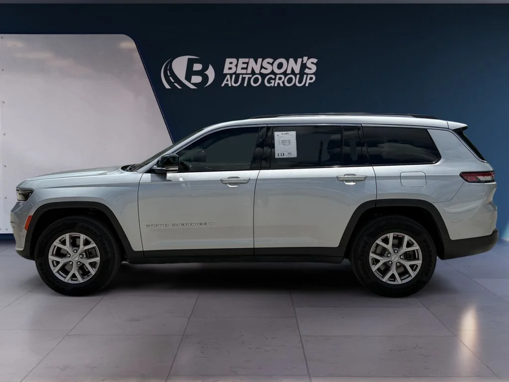Used 2022 Silver Jeep Limited image 2