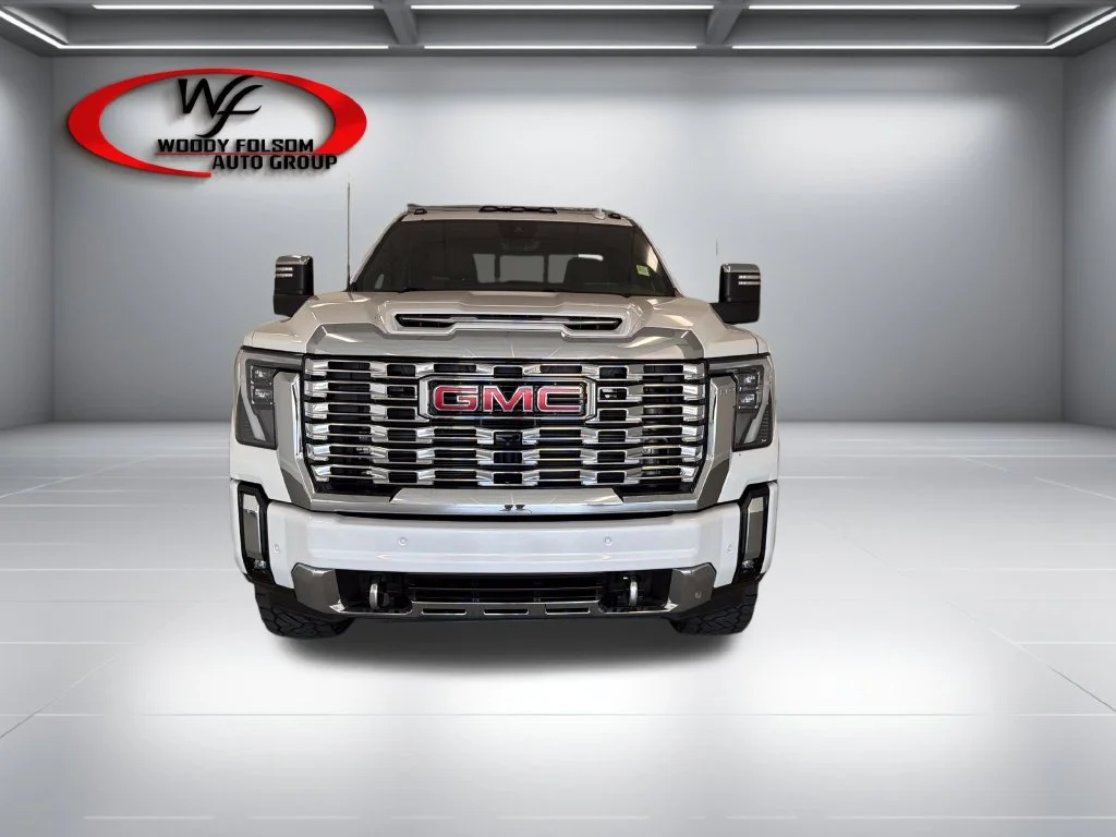Used 2024 White GMC Denali image 2