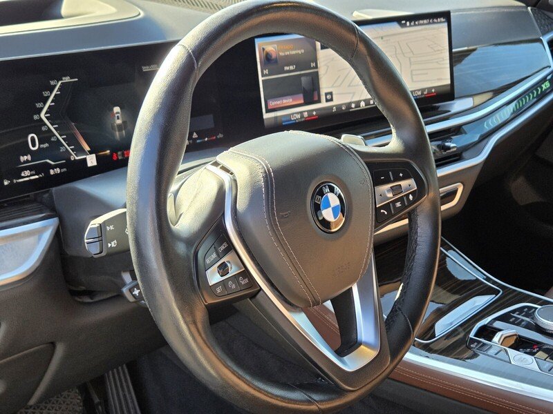 Used 2025 White BMW xDrive40i image 26