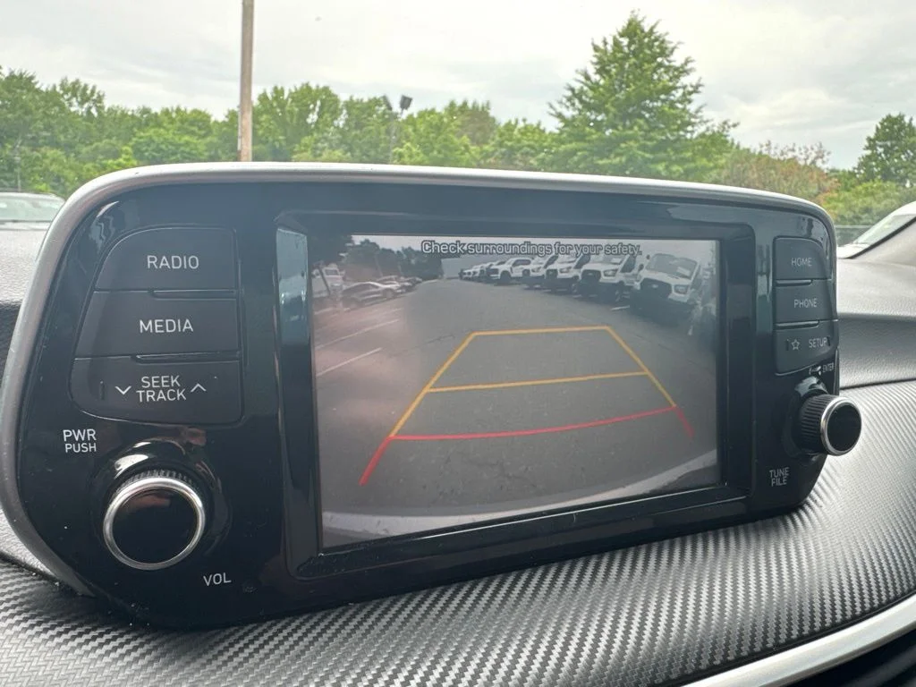 Used 2021 Silver Hyundai SE image 15