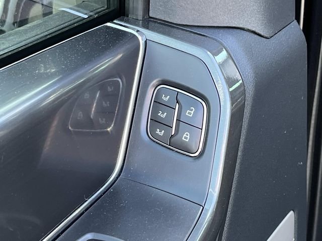 Used 2022 Black Ford Lariat image 27
