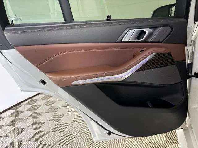 Used 2024 White BMW M60i image 20