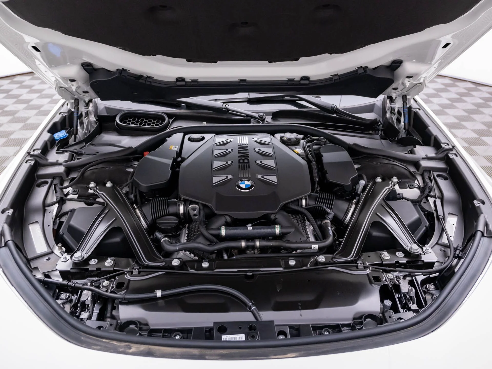New 2026 White BMW 760i xDrive image 32