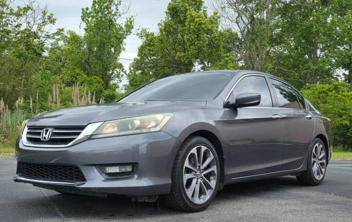 Used 2013 Gray Honda Sport image 3