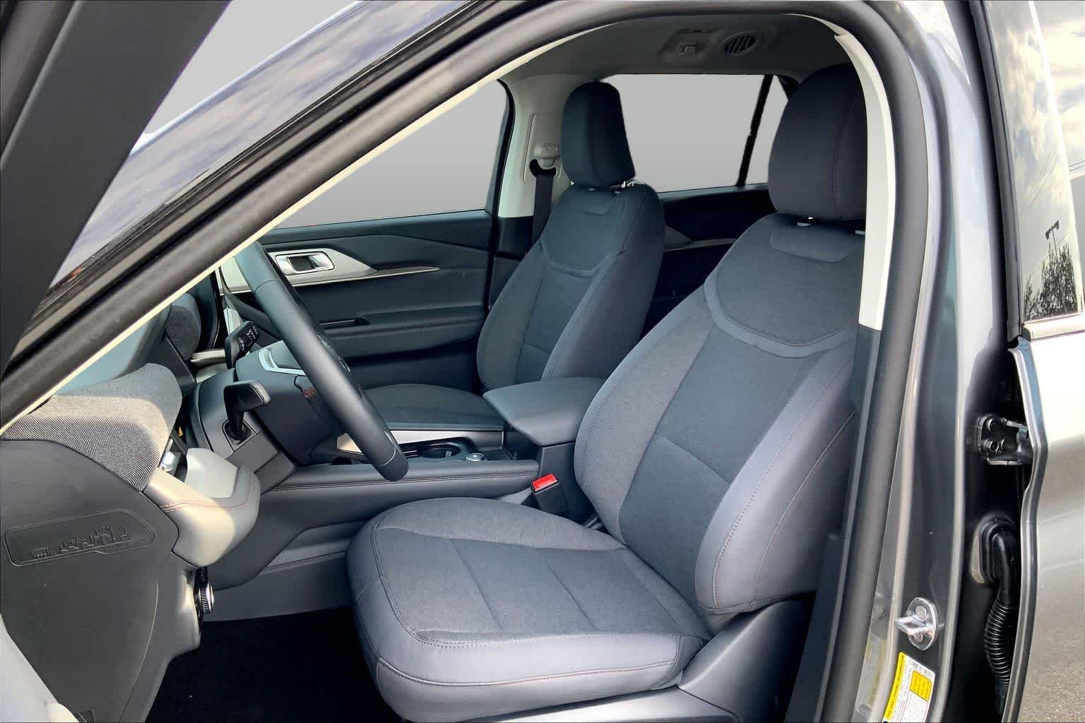 New 2026 Carbonized Gray Metallic Ford Active image 7