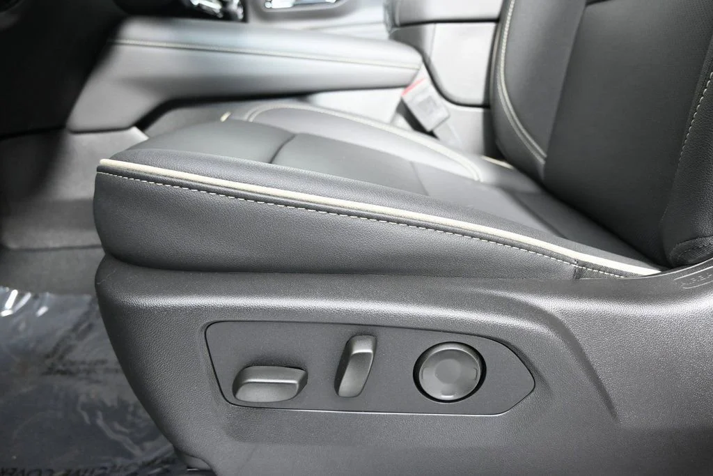 2026 Chevrolet Suburban Premier - Photo 23