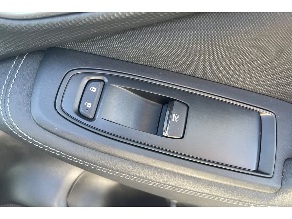 Used 2022 CRYSTAL WHITE PEARL Subaru Premium image 22