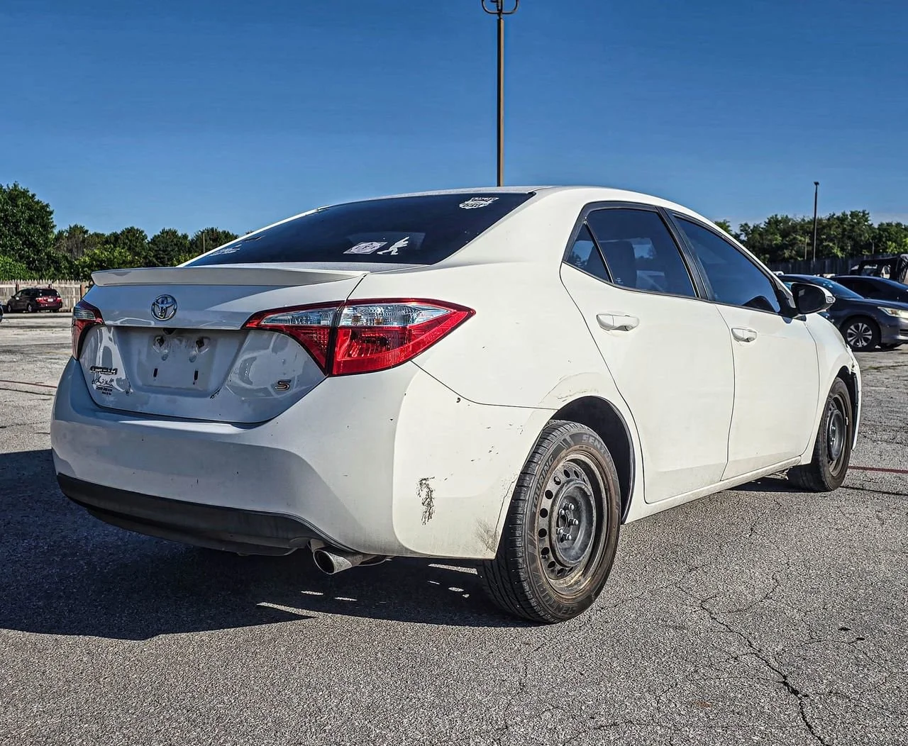 Used 2016 White Toyota L image 5