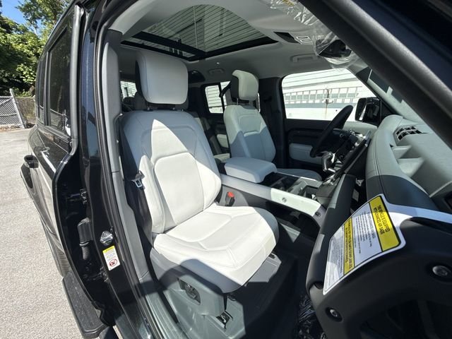 New 2026 Santorini Black Land Rover X-Dynamic SE image 23