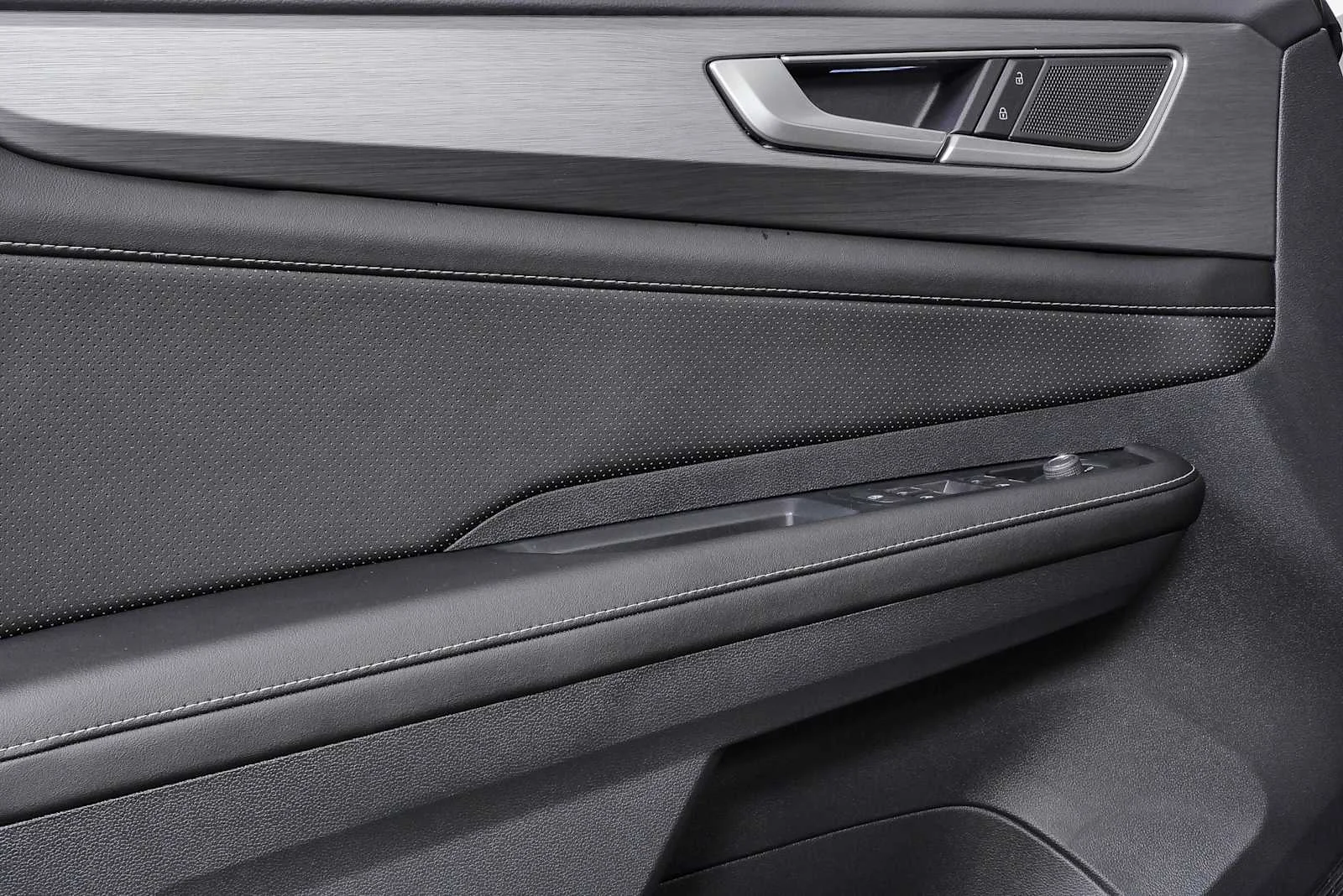 New 2026 Deep Black Pearl Volkswagen 2.0T SE image 6