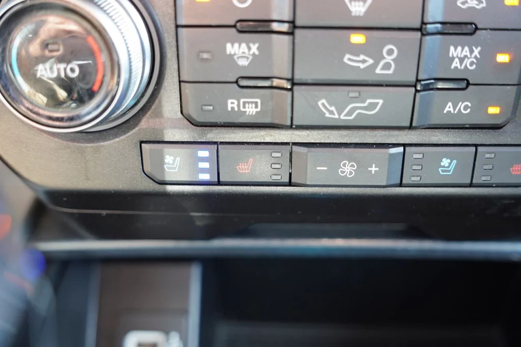 Certified Used 2020 Oxford White Ford Lariat image 31