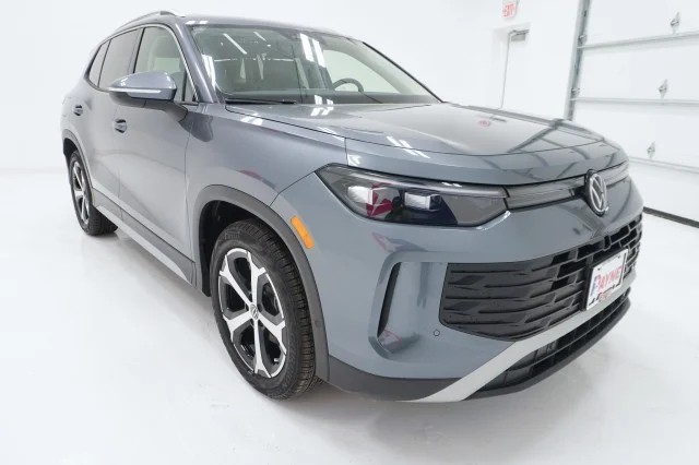 New 2026 Platinum Gray Metallic Volkswagen 2.0T SE image 3
