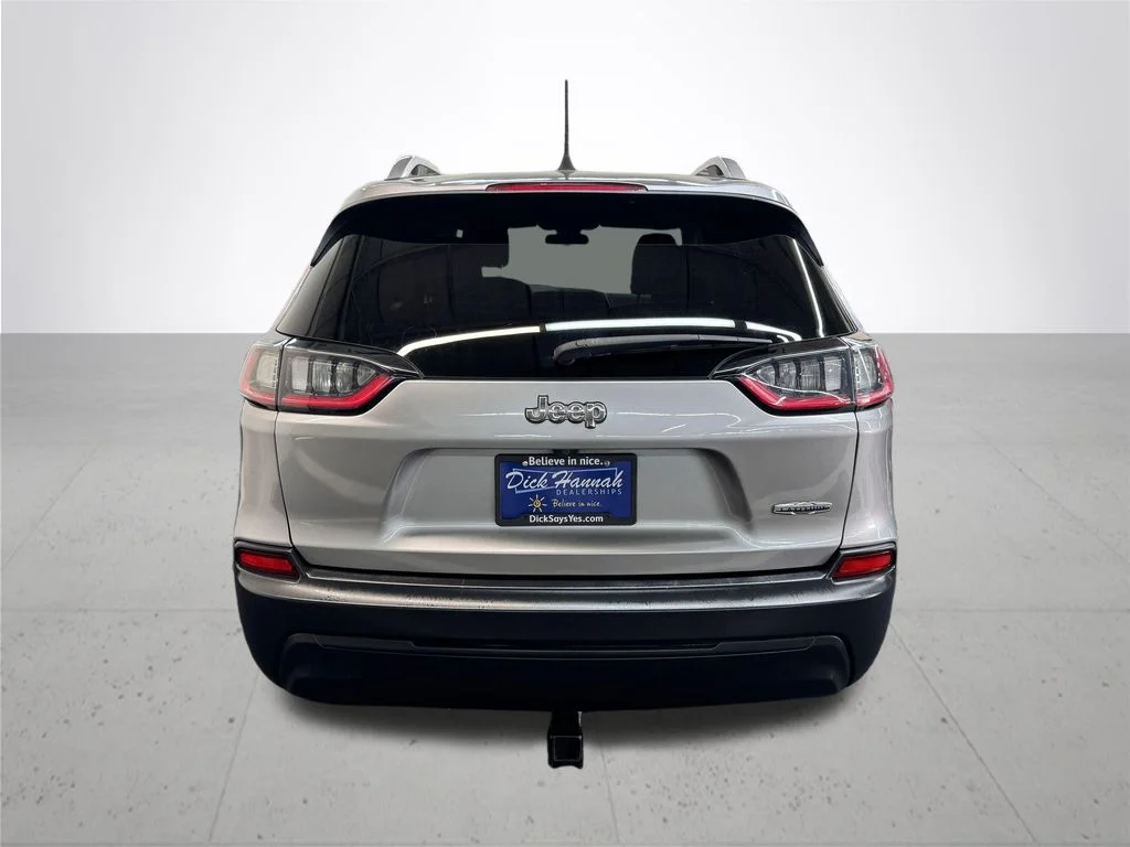 Used 2019 Silver Jeep Latitude Plus image 5