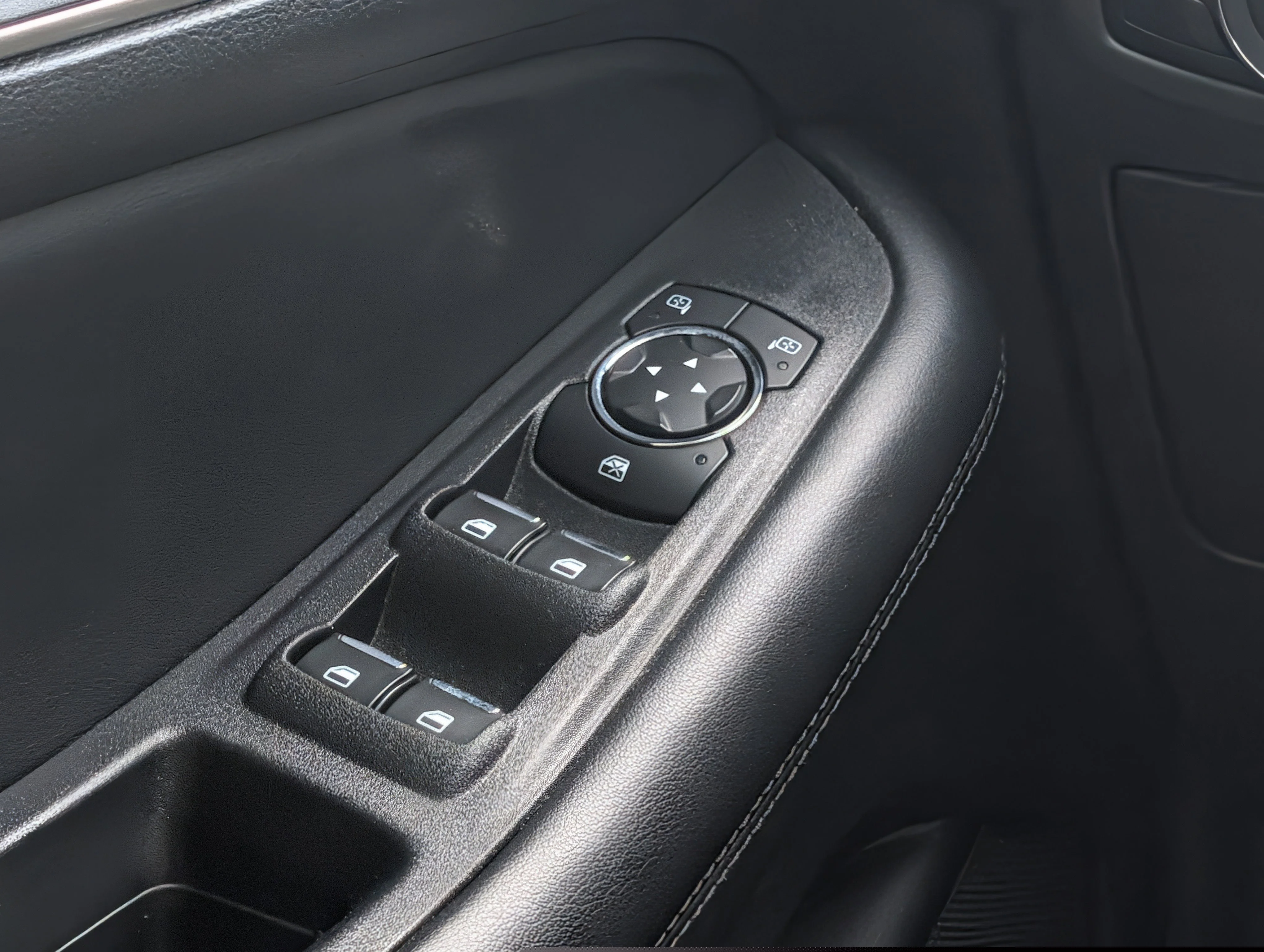 Used 2024 AGATE BLACK METAL Ford SEL image 25
