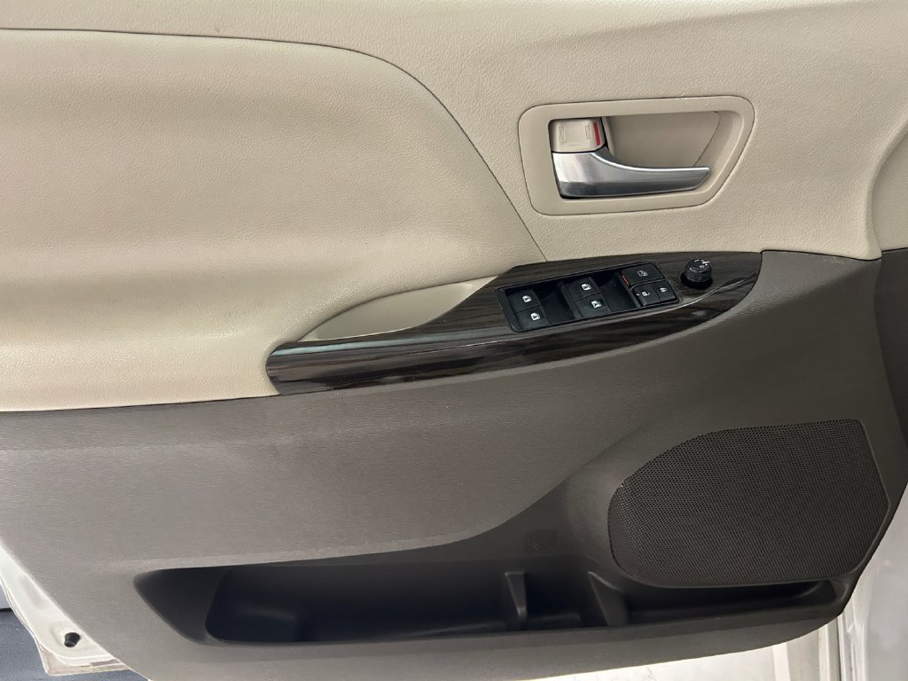 Used 2020 White Toyota XLE image 12