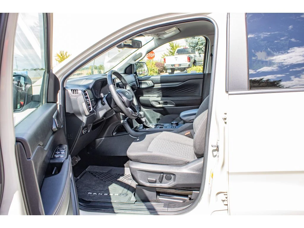 Used 2025 Desert Sand Ford XLT image 28
