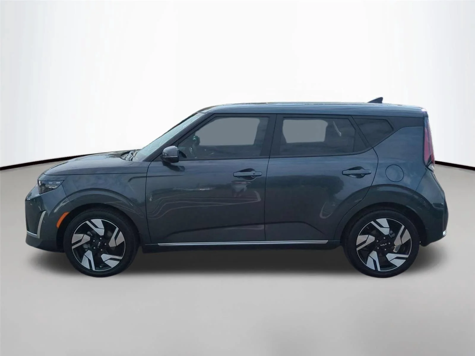 Used 2025 Gravity Gray Kia GT-Line image 2
