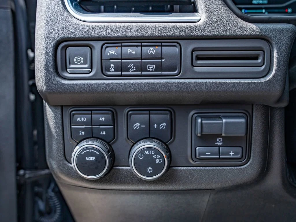 Used 2024 Black Chevrolet Z71 image 19