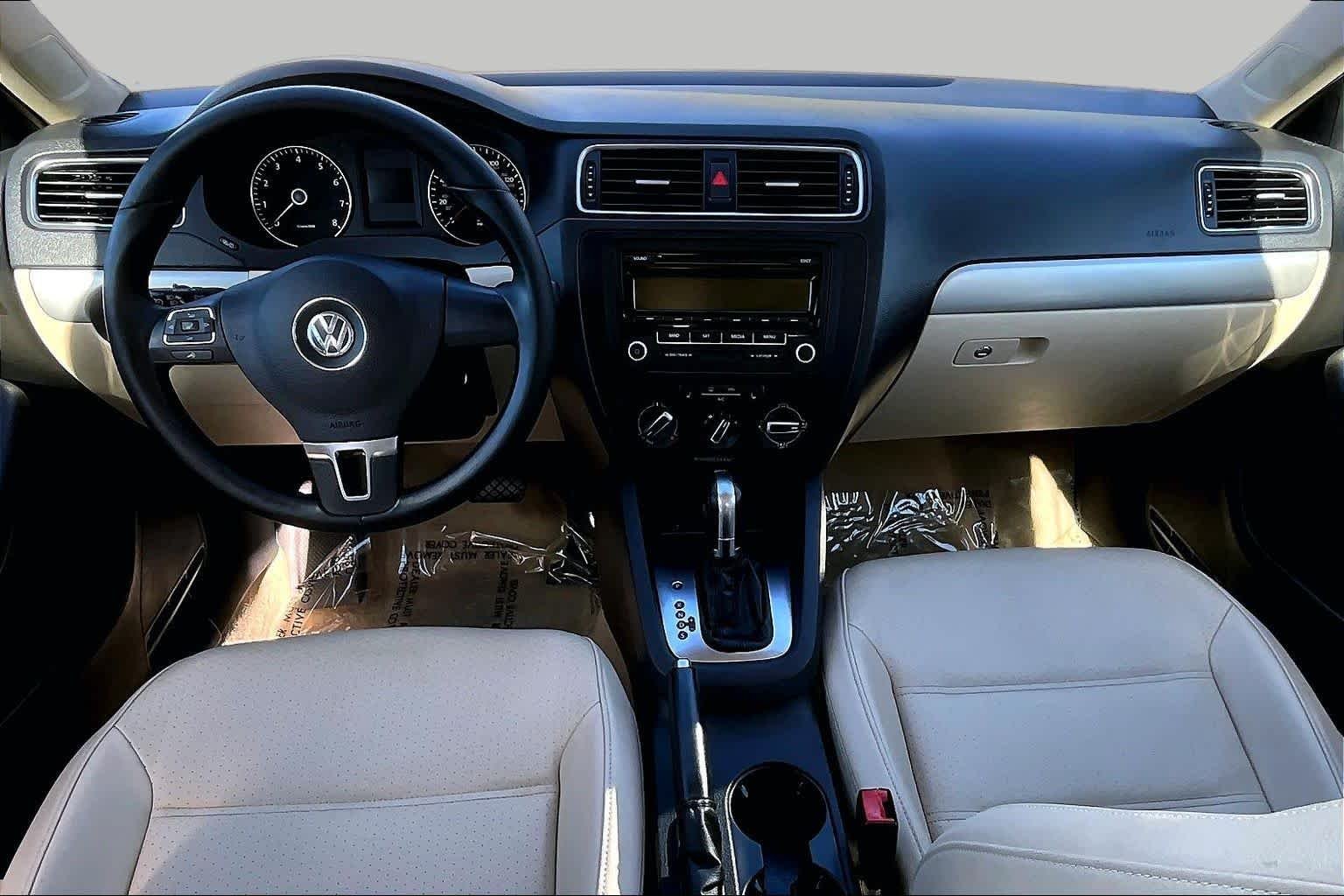 Used 2013 Black Volkswagen SE w/Convenience image 15