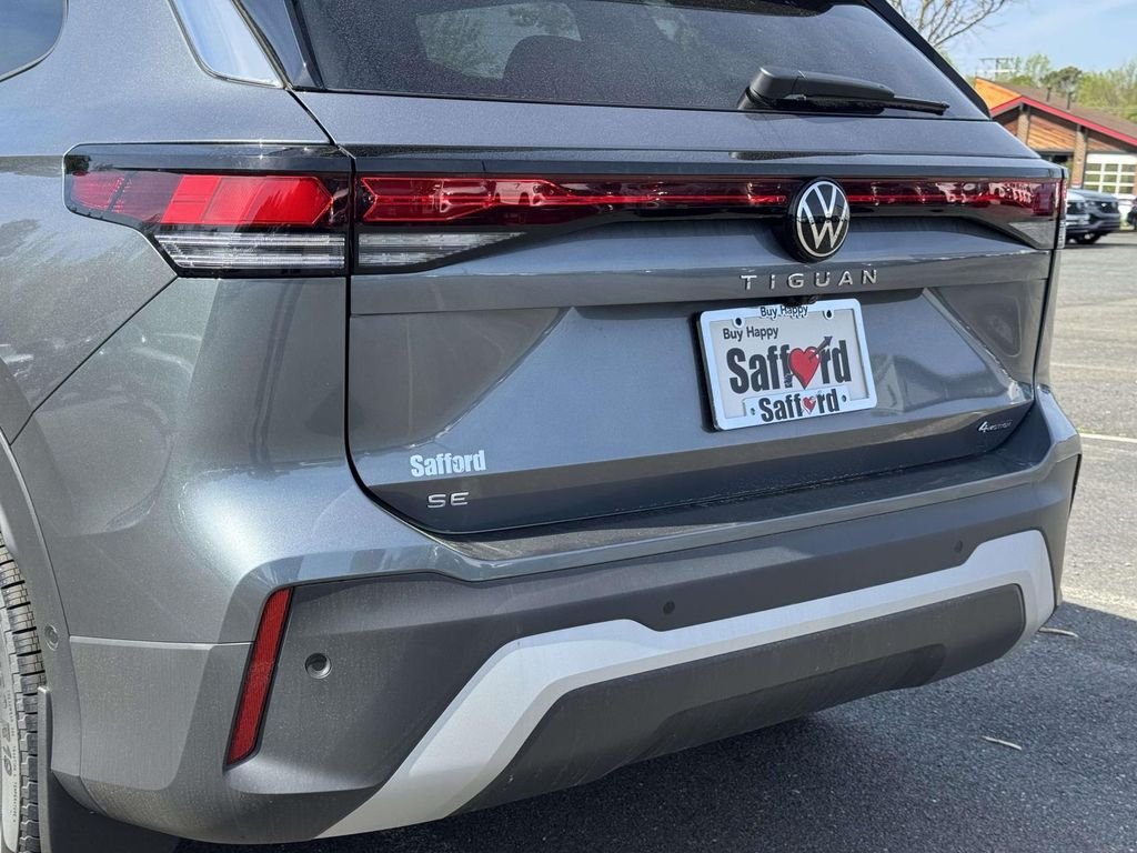 2025 Volkswagen Tiguan SE - Photo 12