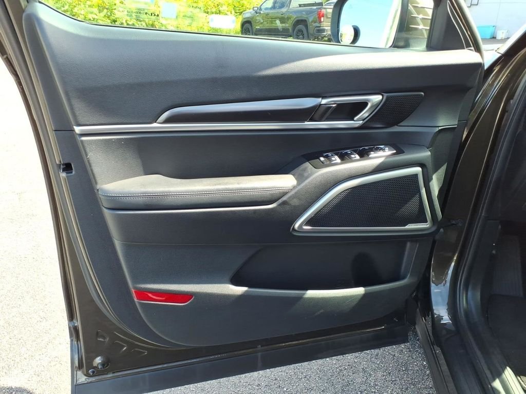 Used 2023 Dark Moss Kia S v6 w/sunroof & 3rd row image 24