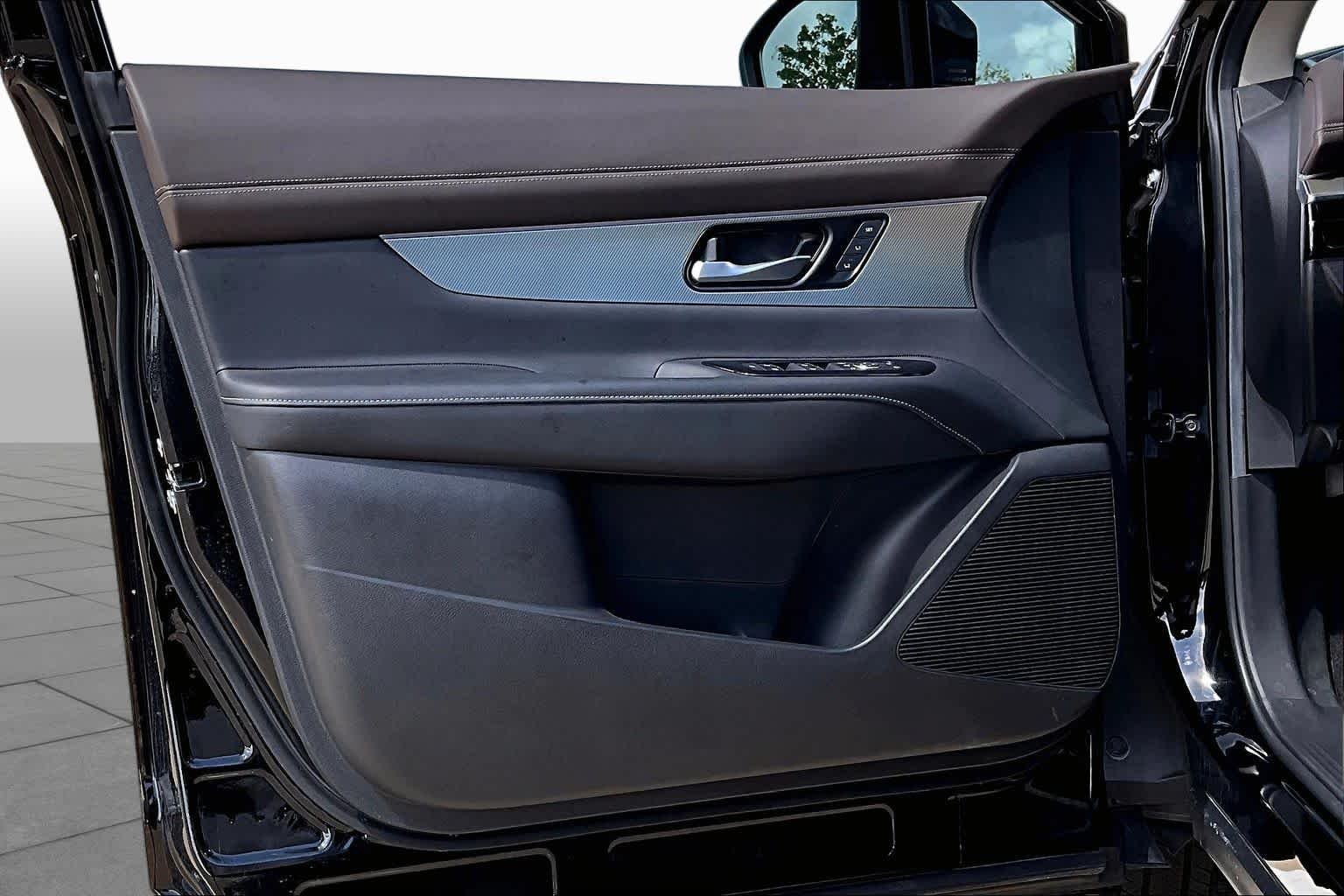 Used 2025 Super Black Nissan Platinum image 22