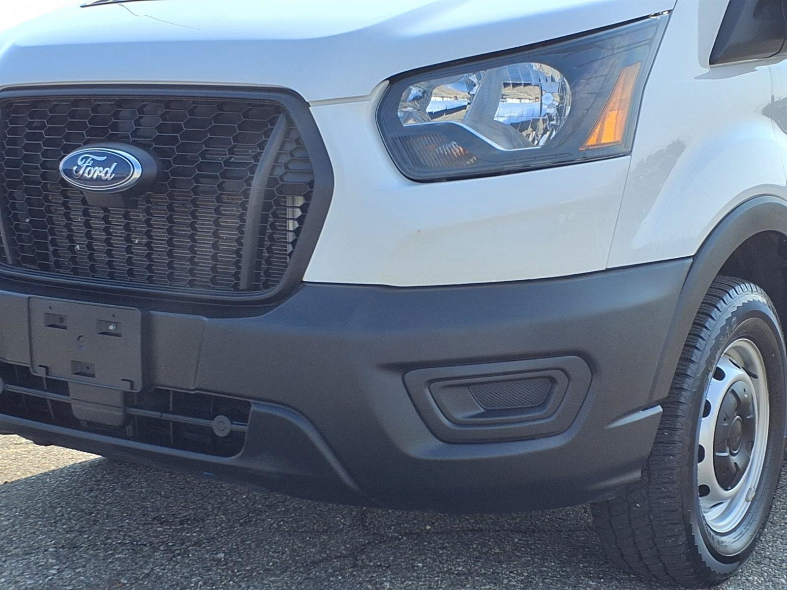 Certified Used 2024 Oxford White Clearcoat Ford Base image 33