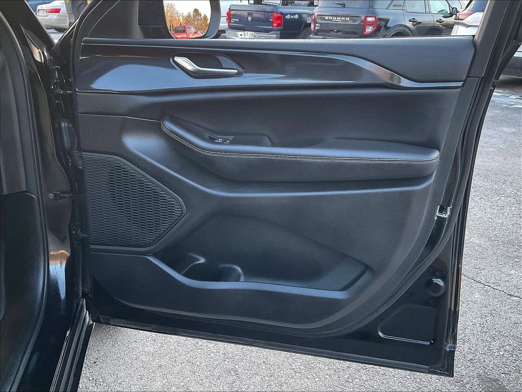 Used 2023 Black Jeep Laredo image 26