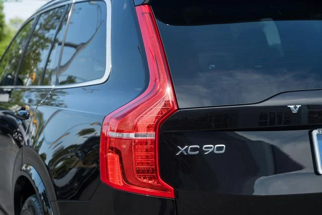 Used 2020 717 Onyx Black metallic Volvo Momentum image 7
