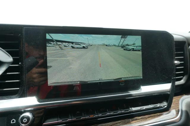 Used 2024  GMC Elevation image 31