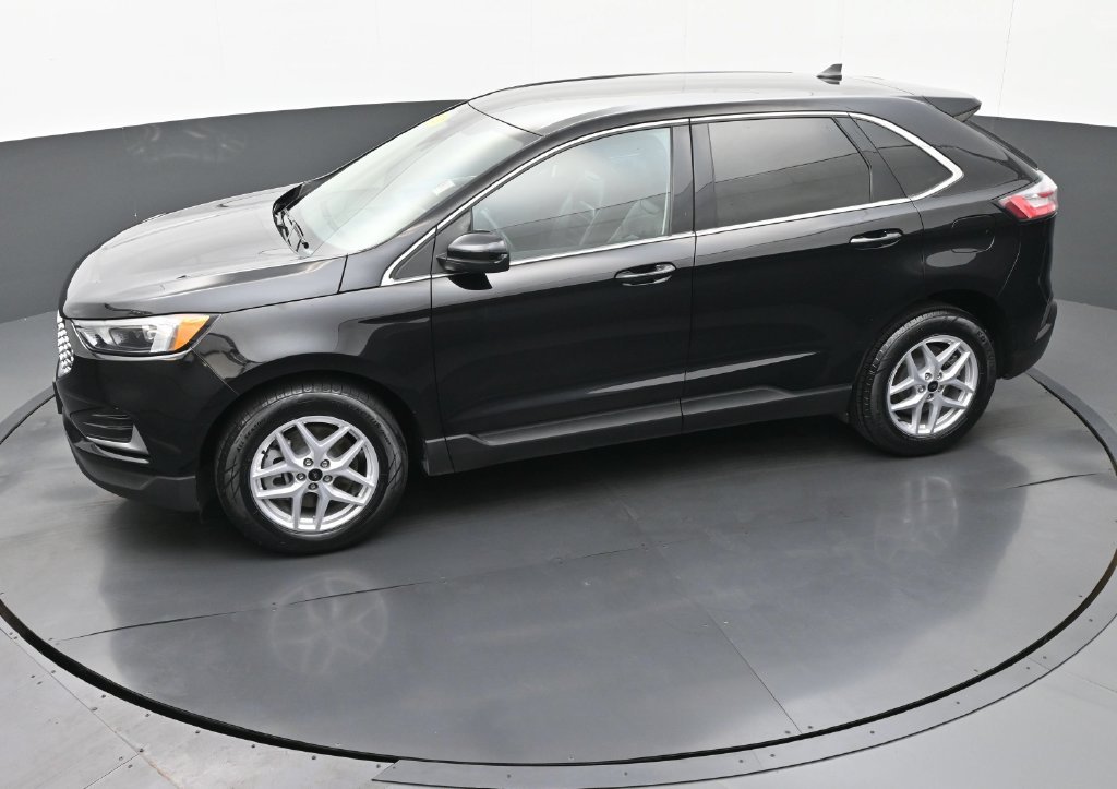 Used 2023 Black Ford SEL image 34