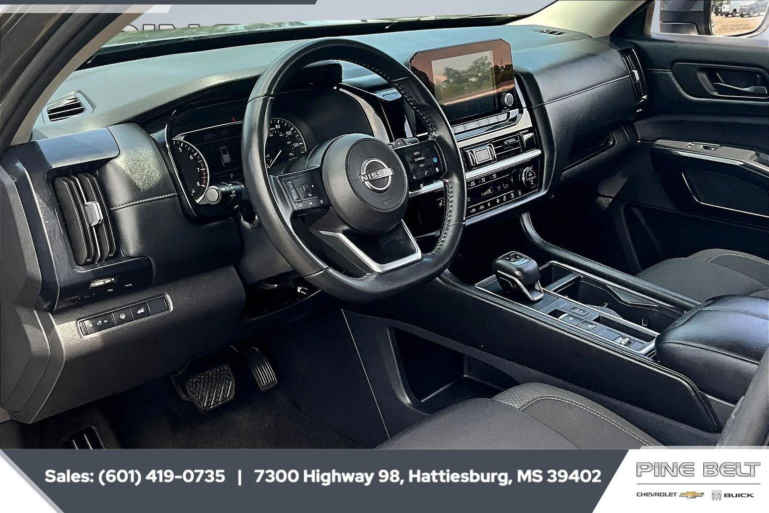 2025 Nissan Pathfinder SV - Photo 14